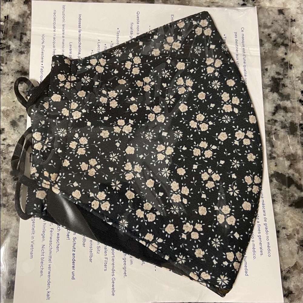 Tory Burch face mask - only basketweave available